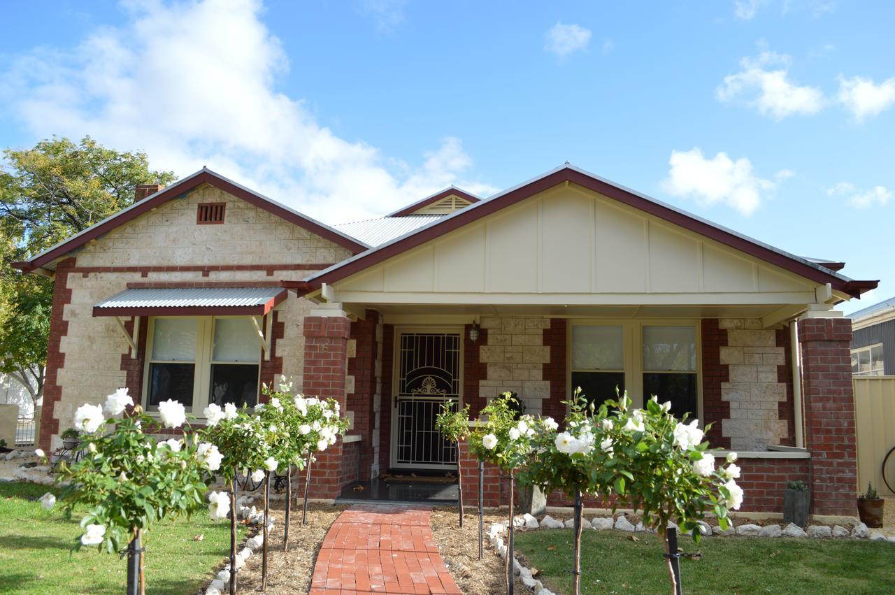 Two Cow Cottage Bed & Breakfast Keith Exterior photo